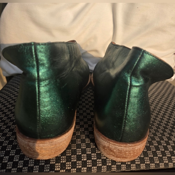 Free People Metallic Green Loafers New - Picture 3 of 6